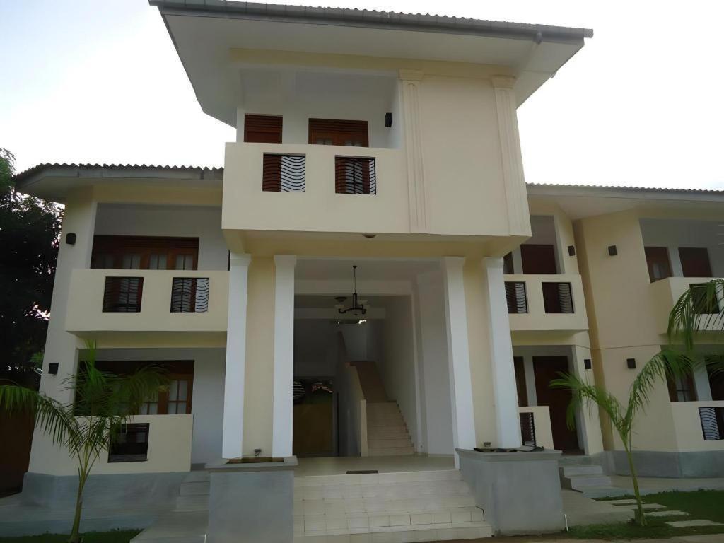 The Kent Tissamaharama Exterior photo