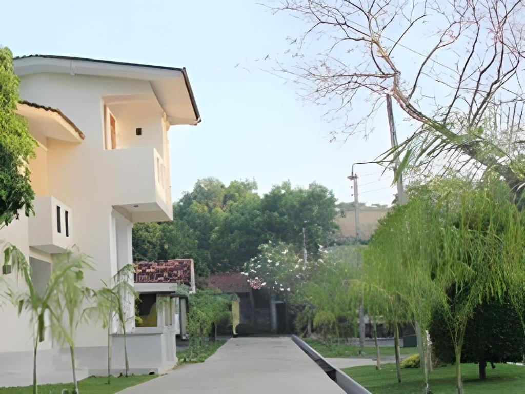The Kent Tissamaharama Exterior photo