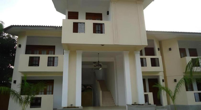 Kent Hotel Tissamaharama Exterior photo