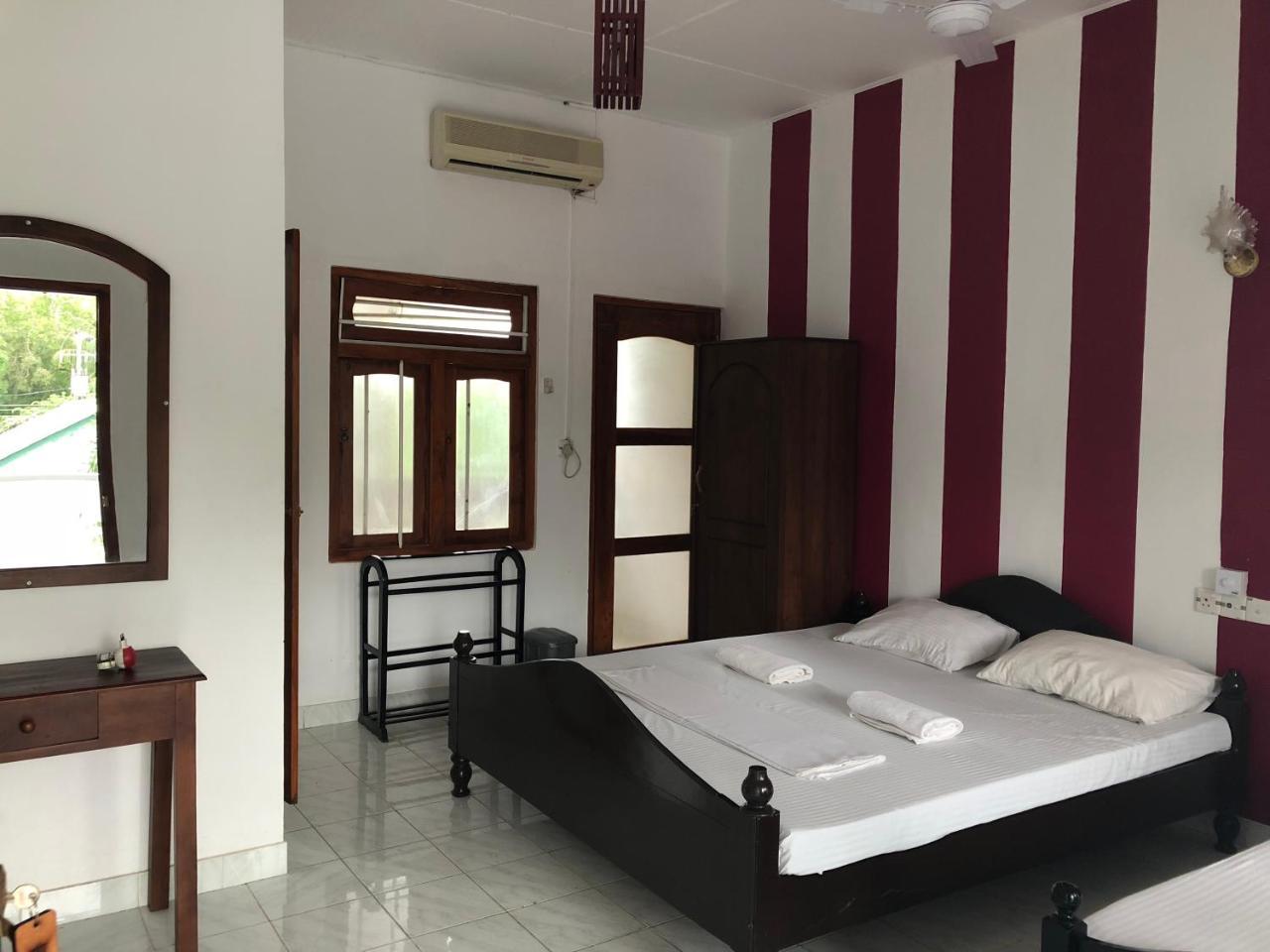 Kent Hotel Tissamaharama Exterior photo
