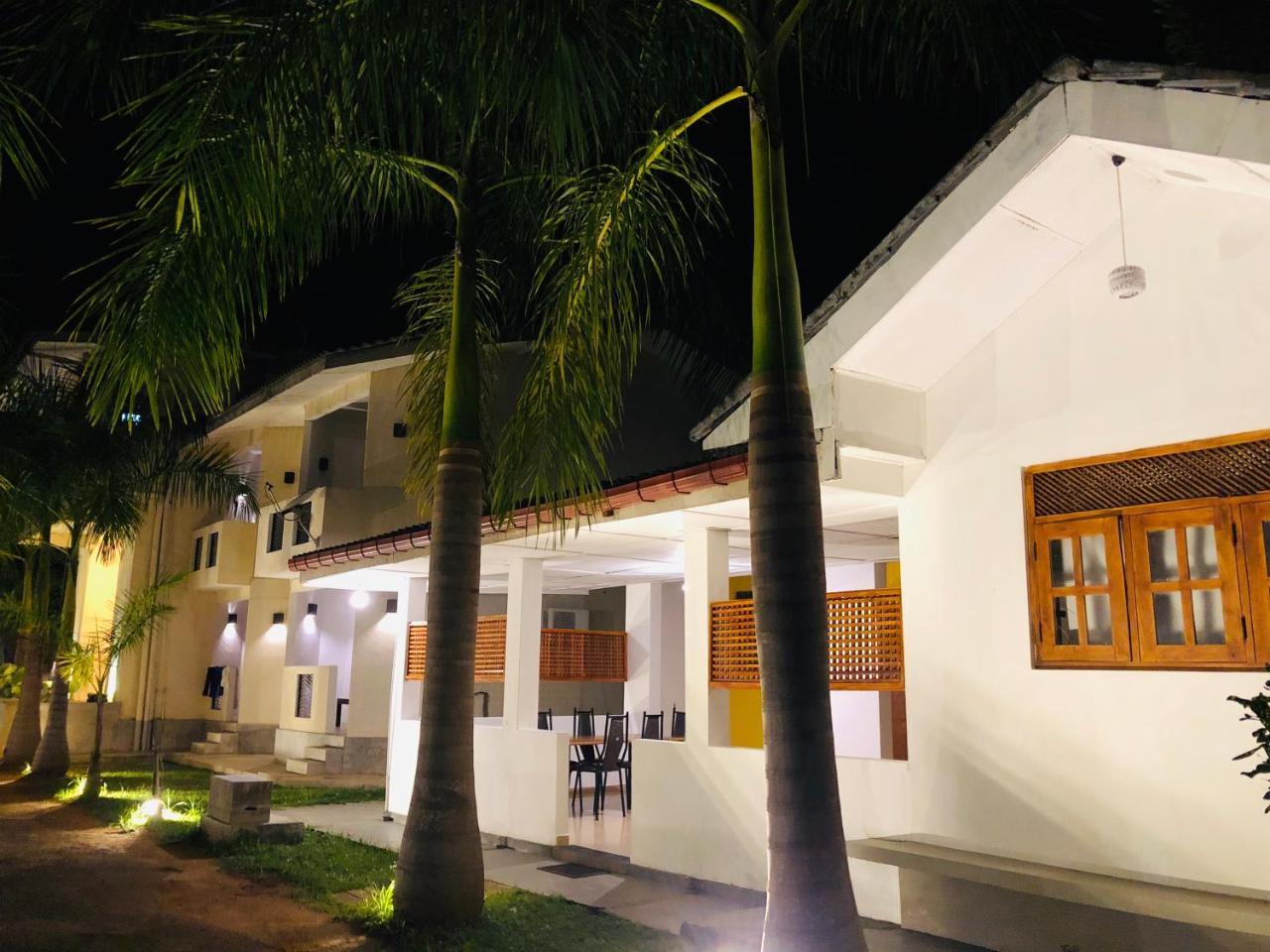 Kent Hotel Tissamaharama Exterior photo